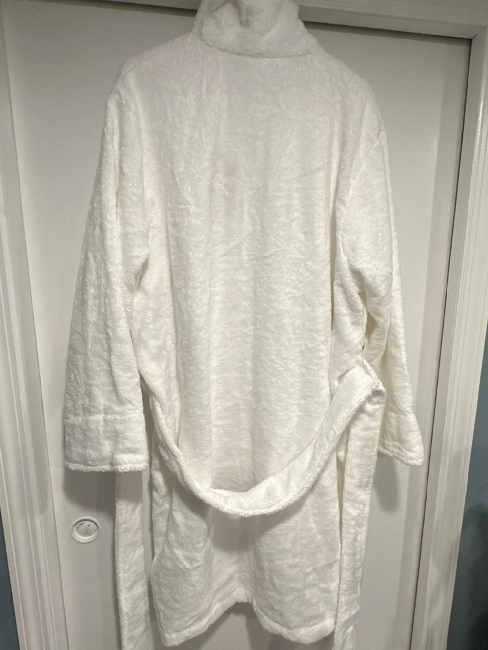 Threshold White Plush Bath Robe